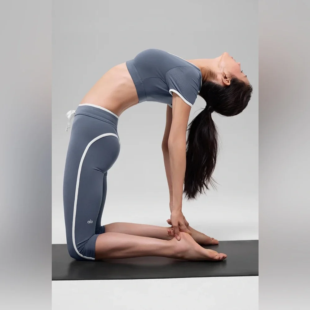ALO YOGA | ✨NEW✨ Airbrush High-Waist Race Pace Capri in Bluestone/White